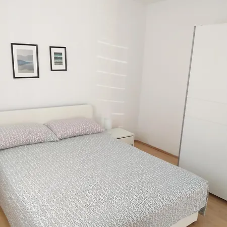 Guest house And With Parking Space Njivice, Krk - 17010 Njivice
