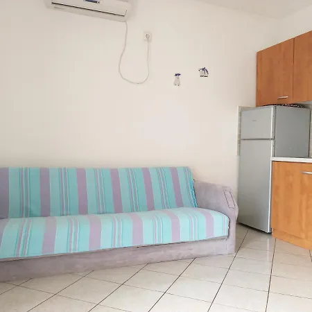 Guest house And With Parking Space Njivice, Krk - 17010 Njivice